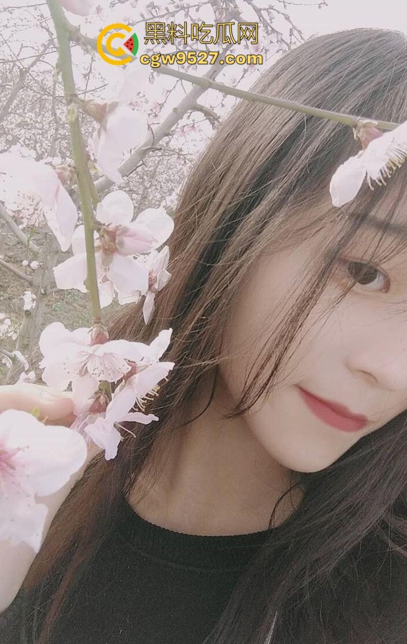 江南大学甜美女大【廖夏晴】小美遇人不淑跟绿帽渣男激情视频泄露,翘臀高抬跪床求操,淫水喷涌尽显狂野!