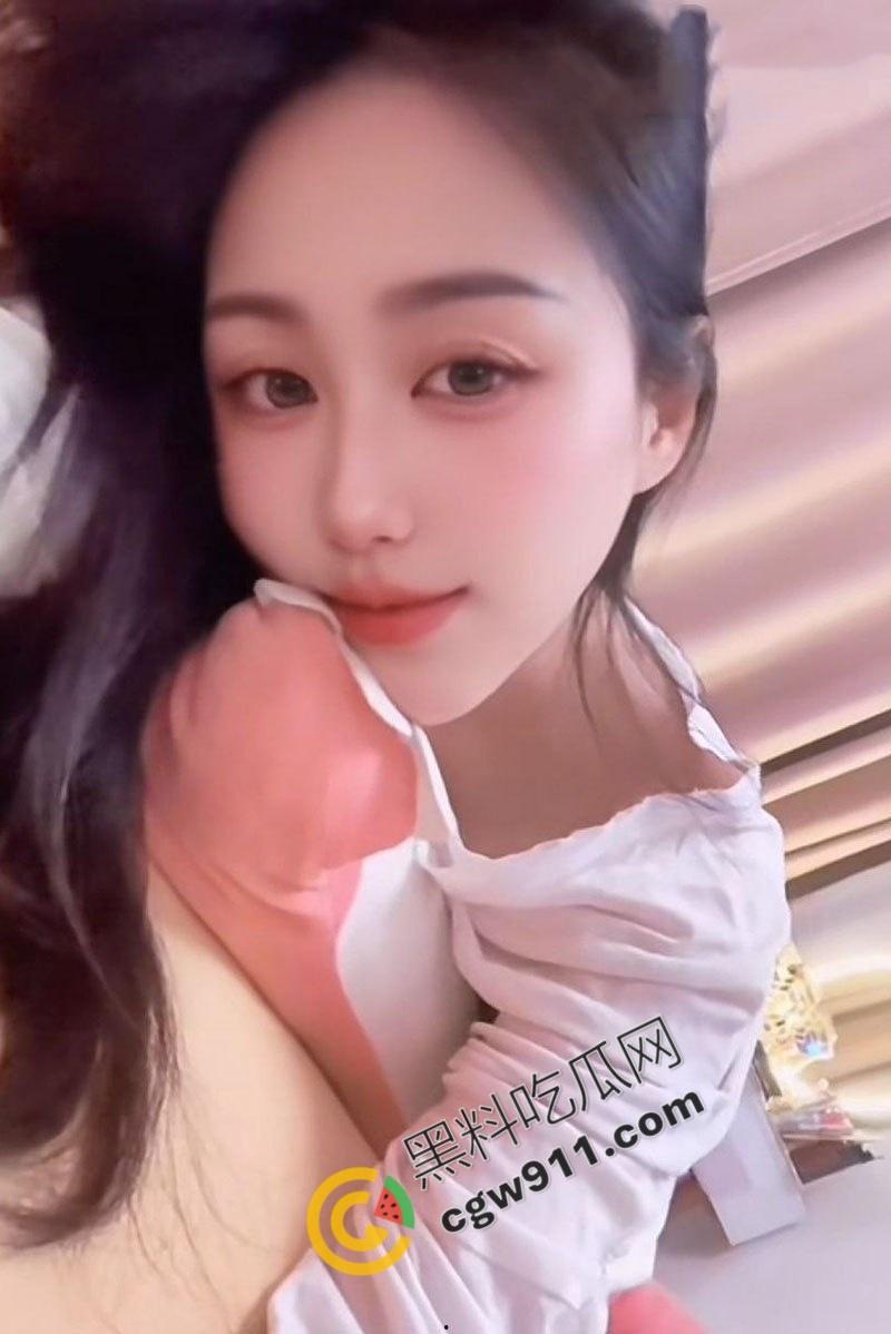 郑州淫荡人妻萧瑶背着老公出轨约炮!翘臀丰乳,嫩穴紧致,极品人妻,激起你的无限性幻想