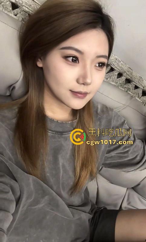 北京邮电大学极品女大【张佳静】做爱视频流出,露脸口交深喉,女上后入轮番爆操,鲍鱼收缩淫液喷溅!