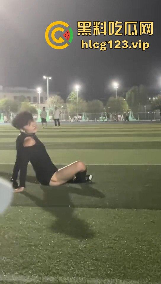贵州铜仁男大骚0穿高跟引爆操场!大跳骚舞找主人,抖音粉丝蹭蹭涨,学校警告挡不住骚气外露!