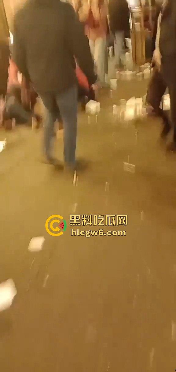 德国马格德堡发生车祸,一辆宝马车直撞向人群,疑似恐怖袭击!!