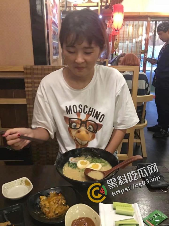 曝光!山西某电影院人事【李雪梅】婚内出轨男小三 还去聊骚男小四 情夫怒将其海量生活照 及裸照自慰视频流出