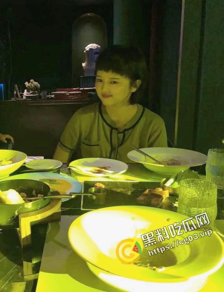 曝光!山西某电影院人事【李雪梅】婚内出轨男小三 还去聊骚男小四 情夫怒将其海量生活照 及裸照自慰视频流出