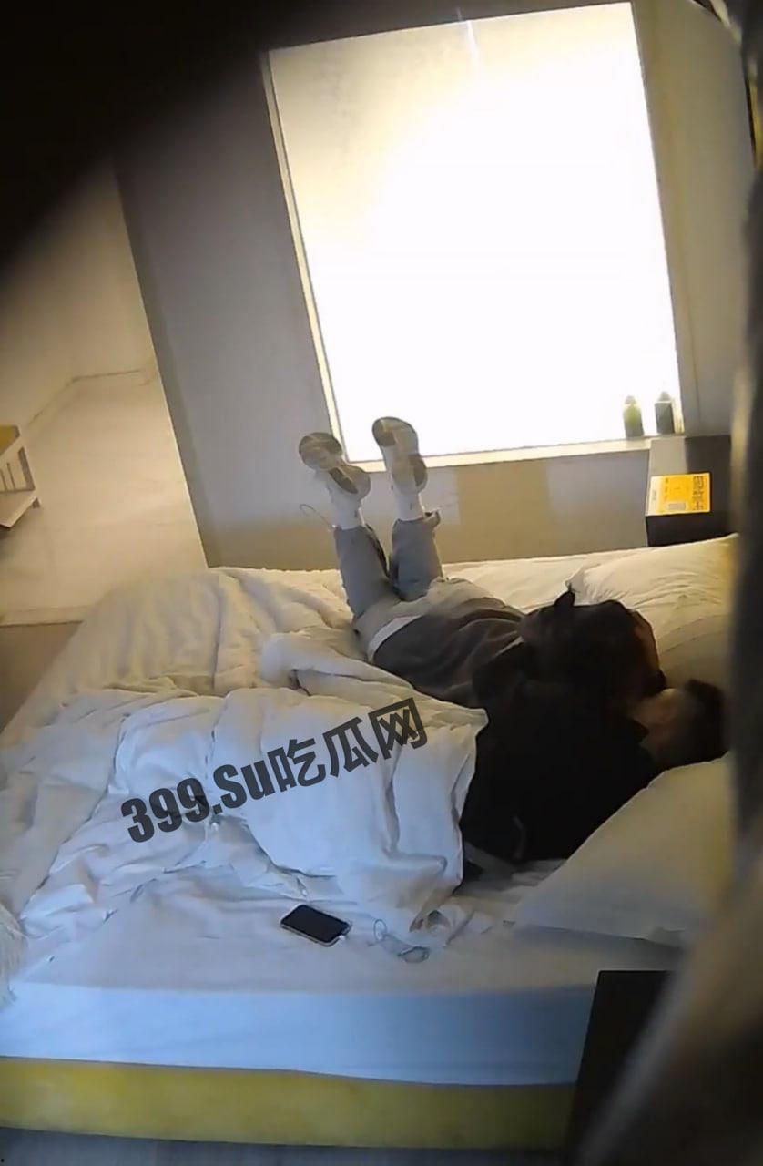 三月最新高质量酒店偷拍 大学小情侣宾馆爱爱 妹子超清纯很爱撒娇 前凸后翘身材爆好 叫床声嗲嗲的很难不爱