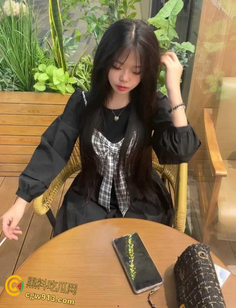 福建建瓯淫荡母狗,简直就是女版曹孟德,爱和别人对象约炮被当场抓到,调教绿茶筷子插逼 !