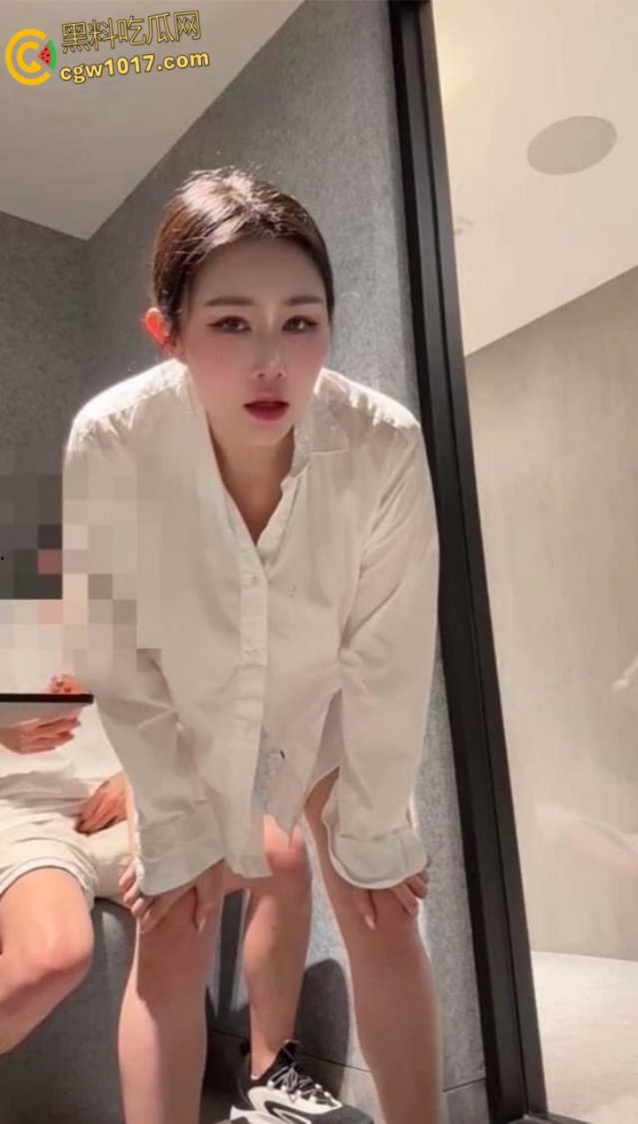 巨乳网黄【汐梦瑶】,商场透明玻璃屋隔窗做爱,被路人夫妻驻足围观,当众后入刺激翻倍,淡定摇奶顶臀疯狂交欢!