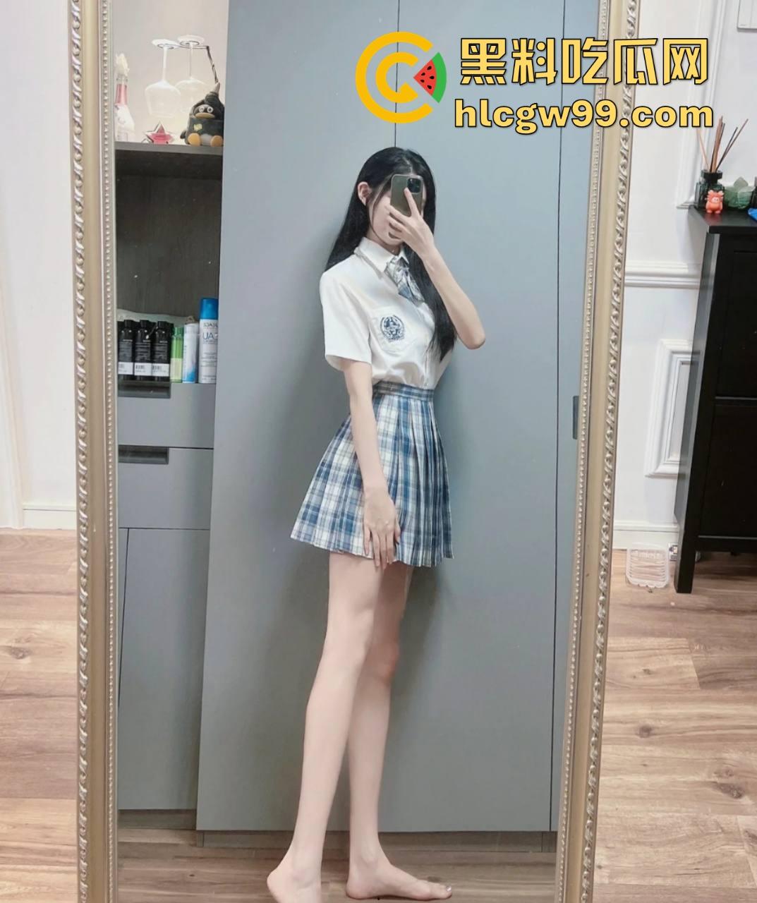 山西林业职业技术学院『林甜甜』曾经的高冷女神如今成跪地小母狗,喝尿舔脚任人践踏,扇脸羞辱都不敢喘气!