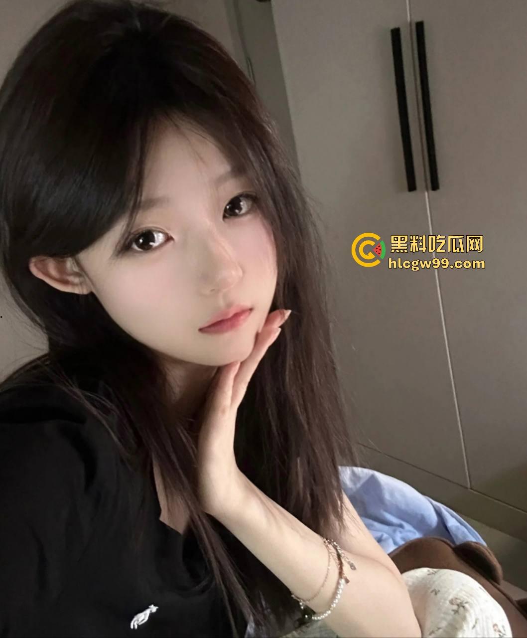 山西林业职业技术学院『林甜甜』曾经的高冷女神如今成跪地小母狗,喝尿舔脚任人践踏,扇脸羞辱都不敢喘气!