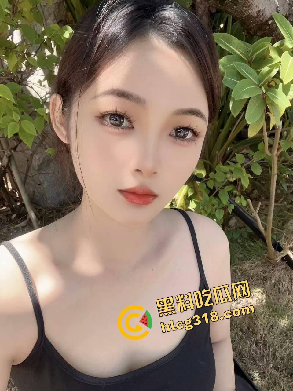 母女花共侍一夫,丈母娘淫水直流等内射,女儿帮舔收尾助兴,母女两舔着精液全家肉体合一!