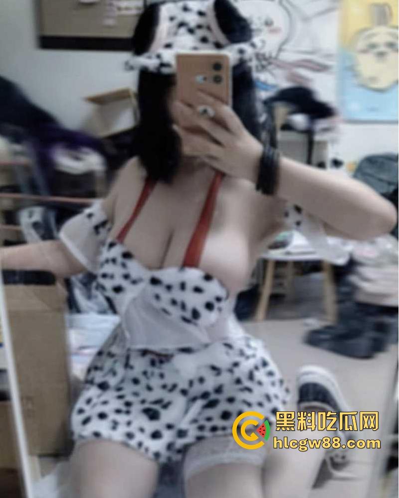 四川达州第十六中学在校高三学生【李诗颖】天生大奶母狗 喜欢二次元cosplay 自慰视频流出