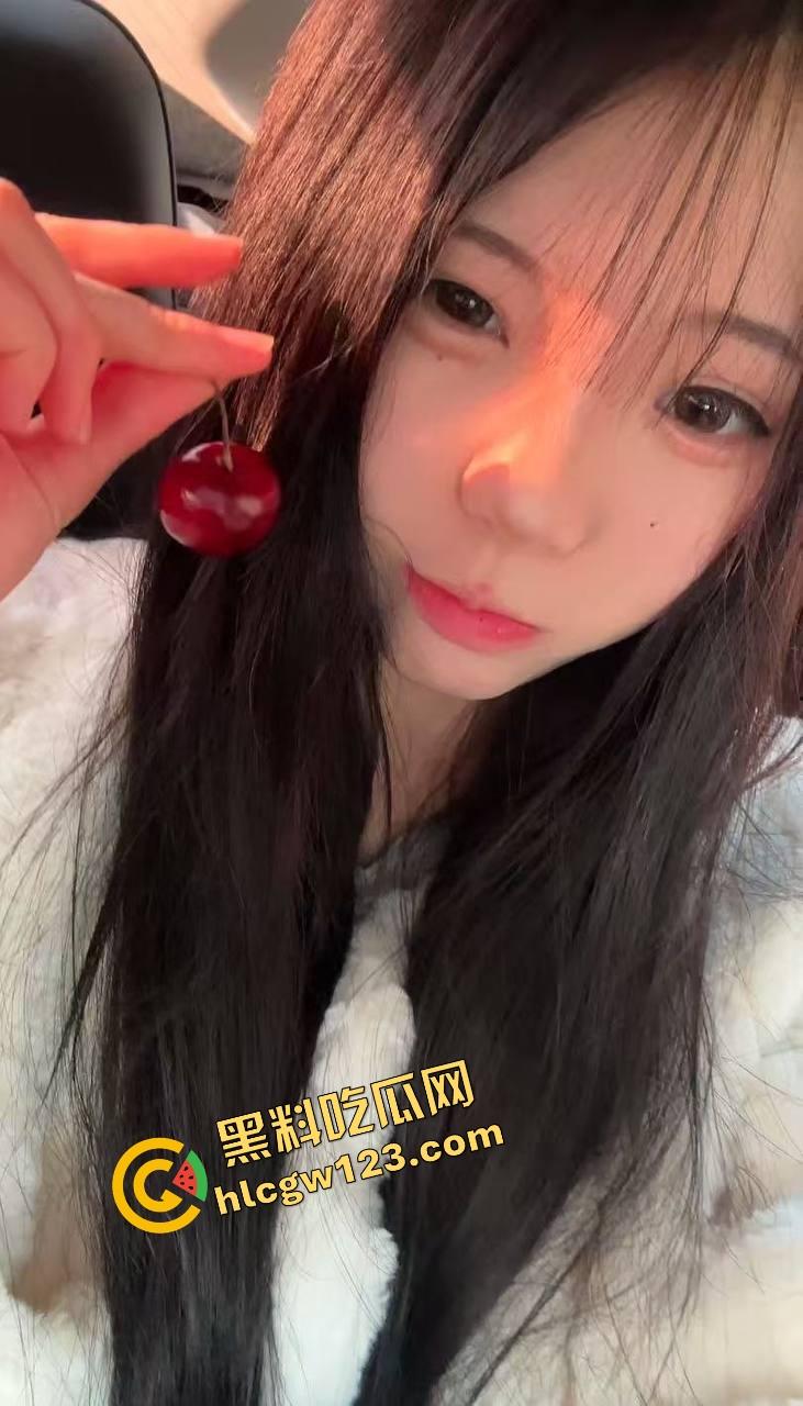 客车活春宫?情侣当众激情上演,男友全程抠到逼啪啪啪,水流不止纸巾都擦不干,乘客捂眼捂耳都不够!