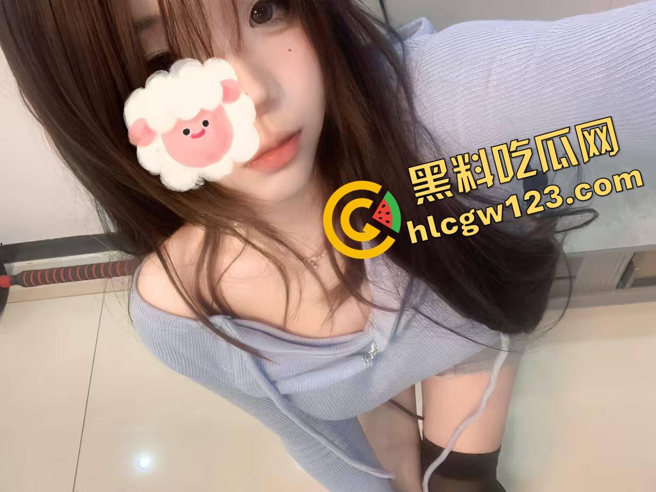 客车活春宫?情侣当众激情上演,男友全程抠到逼啪啪啪,水流不止纸巾都擦不干,乘客捂眼捂耳都不够!