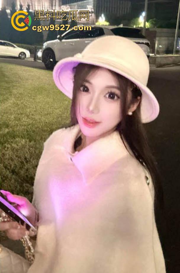 海角乱伦,堂姐喝醉躺在沙发,被兽性大发的堂弟SM工具捆绑调教,各种姿势轮番上阵,让人欲罢不能!