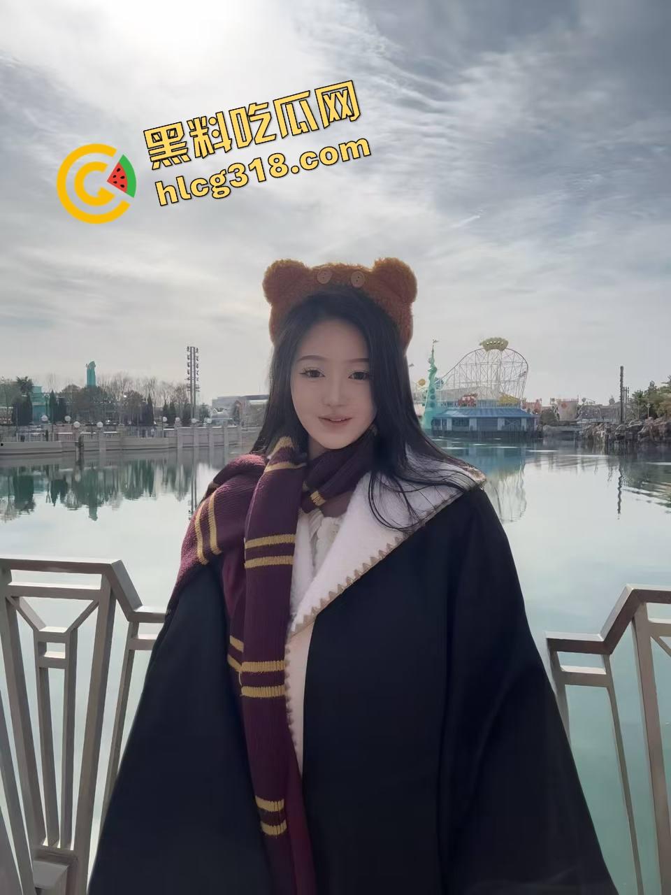 这他妈什么新花样?三级片都不敢这么拍,第一次见有人全裸趴公堂挨打,还他妈打得这么骚!