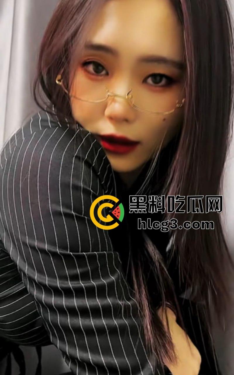 快手网红『元气学姐』全裸私拍流出,劲爆私拍暴露双重反差,脸穴同框自慰震撼爆料!