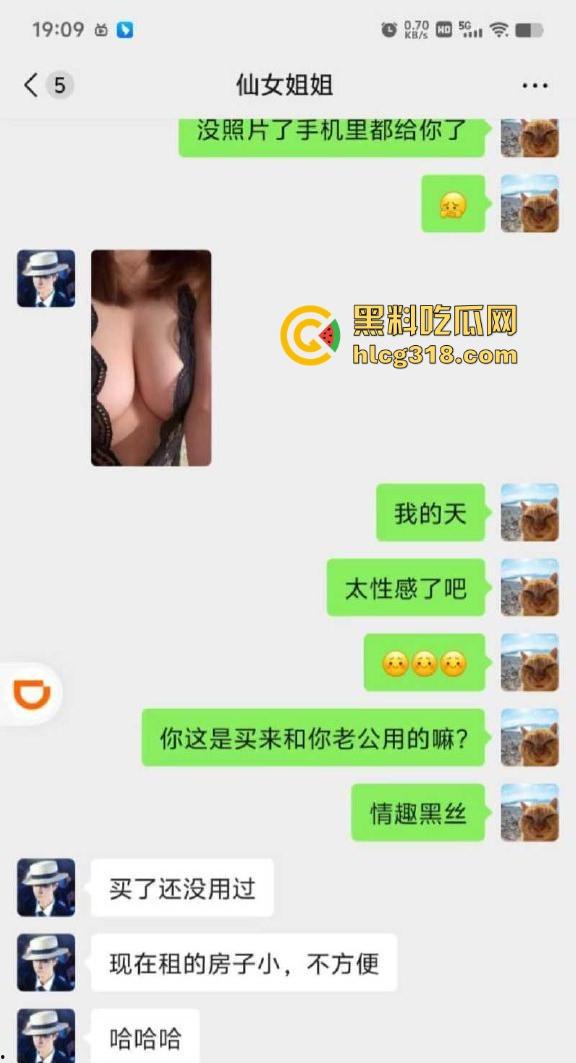 约炮东北极品少妇,开放型人妻熟女,认识不到几天就奔现做爱,在车里玩车震后入,超级诱惑!