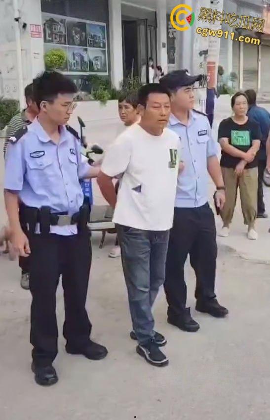 海南小仙女远嫁河南,遭家暴男拿刀砍,抖音曝光血腥婚姻噩梦,离婚前被虐到鼻青脸肿,报警求生!