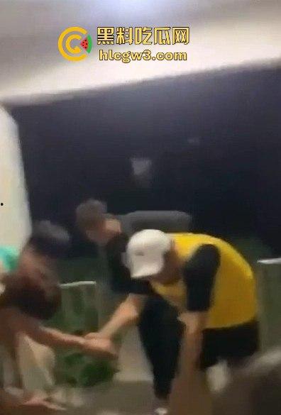 安徽校园内衣大盗现场翻车！臭袜子满地，小伙口味重，偷遍女宿舍内裤，活脱脱现代采花贼！