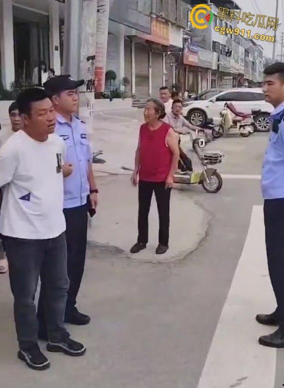 海南小仙女远嫁河南,遭家暴男拿刀砍,抖音曝光血腥婚姻噩梦,离婚前被虐到鼻青脸肿,报警求生!