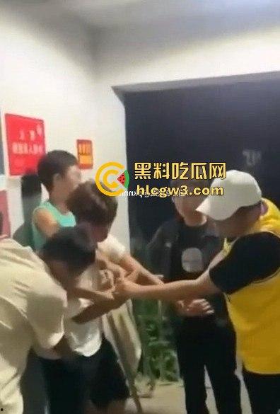 安徽校园内衣大盗现场翻车!臭袜子满地,小伙口味重,偷遍女宿舍内裤,活脱脱现代采花贼!