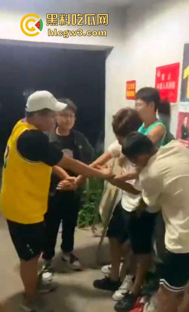 安徽校园内衣大盗现场翻车!臭袜子满地,小伙口味重,偷遍女宿舍内裤,活脱脱现代采花贼!