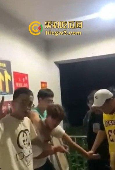 安徽校园内衣大盗现场翻车!臭袜子满地,小伙口味重,偷遍女宿舍内裤,活脱脱现代采花贼!