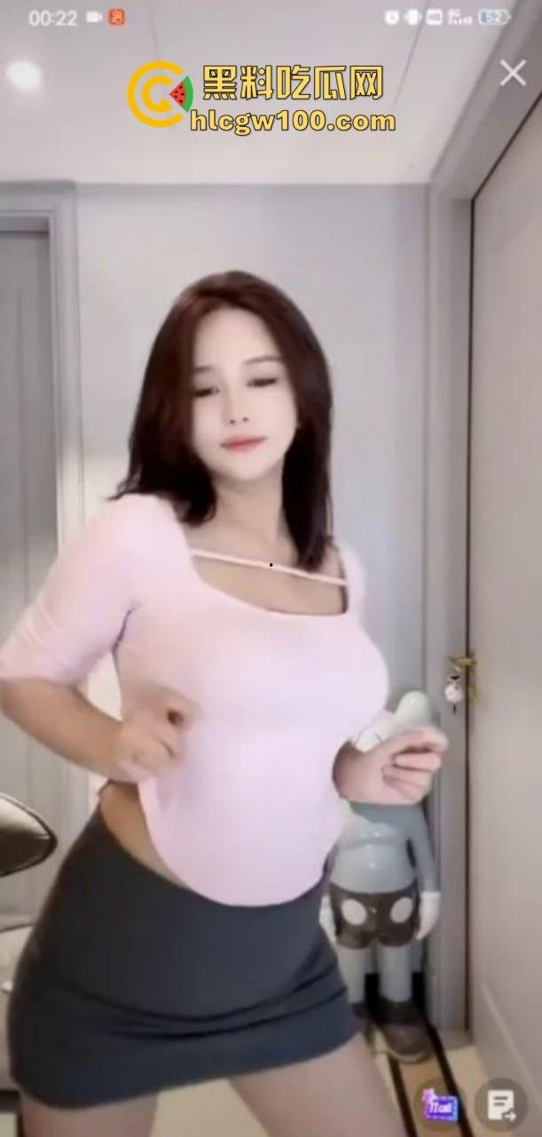 快手百万粉丝巨乳网红【赵肥肥】在网上穿着情趣制服丝袜在镜头前卖弄风骚!