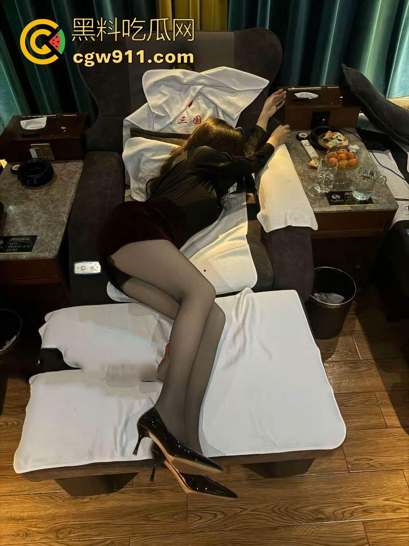 瓜友远征深圳懿德轩76号女技师,C杯美乳白嫩粉尖,身材曲线玲珑服务贴心,服务很到位!