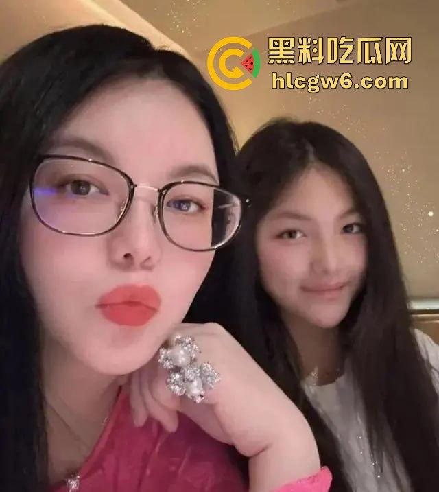 王诗龄英国白莲花闺蜜『Angela』爆炸性丑闻 卖逼崇洋媚外 最新不雅视频流出,给老外毒龙缠身骚浪入骨!