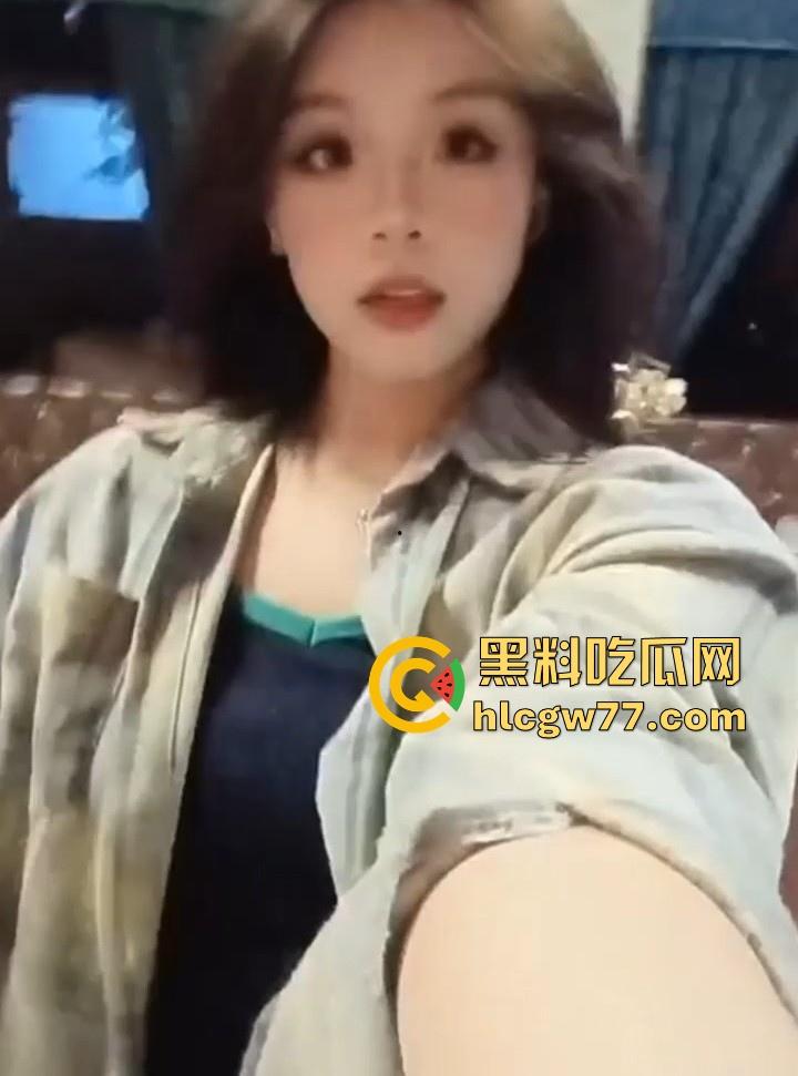 广东肇庆华商学院骚母狗【严宇淇】出轨炮友 前男友将其大量私照泄露,清纯学妹背地竟是鸡巴套子