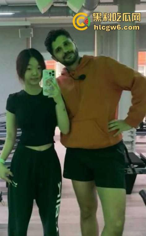 王诗龄英国白莲花闺蜜『Angela』爆炸性丑闻 卖逼崇洋媚外 最新不雅视频流出,给老外毒龙缠身骚浪入骨!