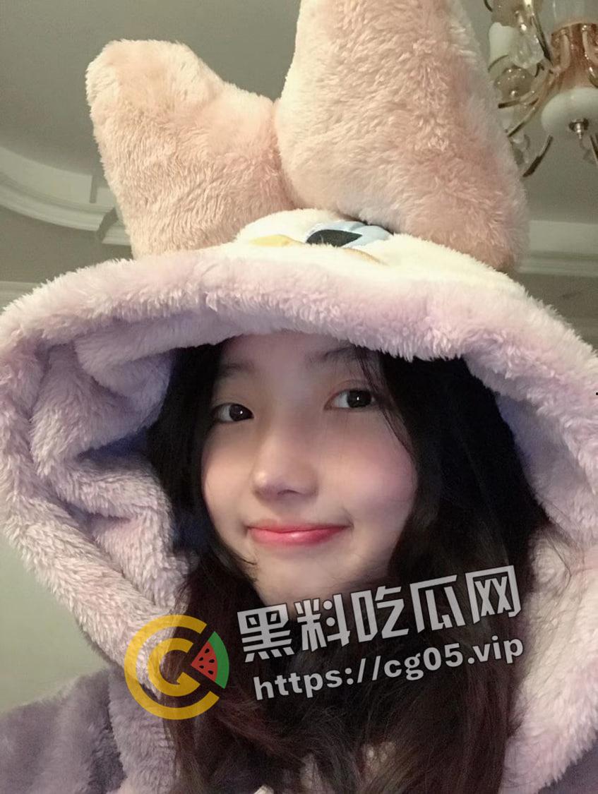 瓜友投稿！自己女神被猪拱了 因爱生恨将其视频流出  甜美妹子被肥猪暴击 惨叫连连