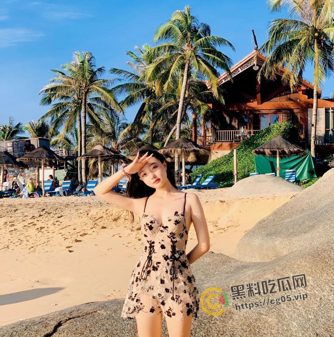 瓜友投稿!自己女神被猪拱了 因爱生恨将其视频流出 甜美妹子被肥猪暴击 惨叫连连