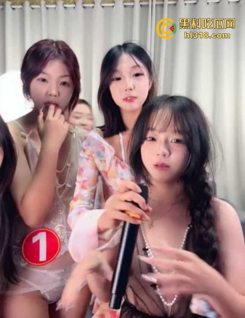 多人性感脱衣舞女团【M8女团】最新录屏流出,都是极品清纯少女出镜,跳裸舞跟粉丝互动,直接爱了!