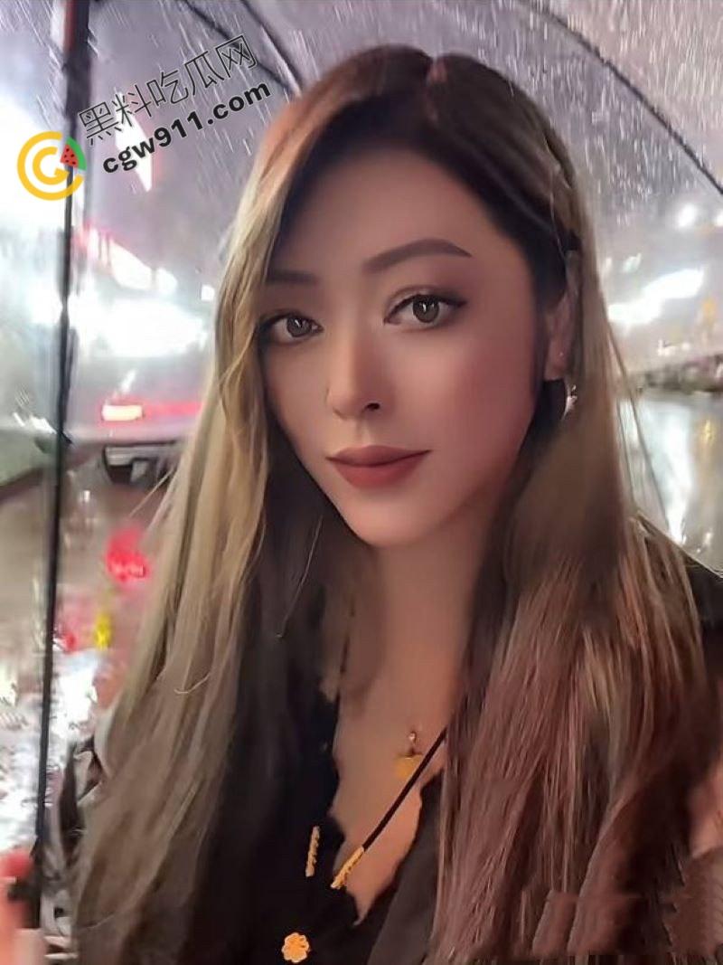 四川民谣歌手【司杜小熊】出轨丑闻!抖音暖男形象崩塌!妻子微信甩出爆炸性爱视频,酒吧老板娘、女客户激情不断,丑态毕露!