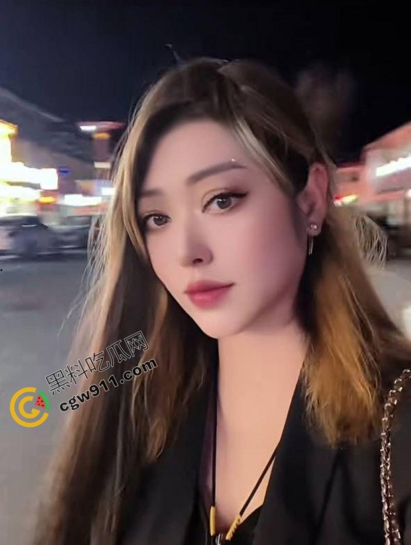 四川民谣歌手【司杜小熊】出轨丑闻!抖音暖男形象崩塌!妻子微信甩出爆炸性爱视频,酒吧老板娘、女客户激情不断,丑态毕露!