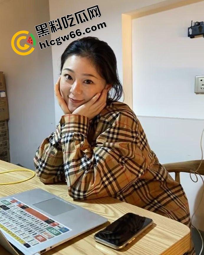 南通【罗佳佳】白天打表格晚上打炮,酒吧勾搭调酒师当场被插烂,被男友发现反手发进国产区!