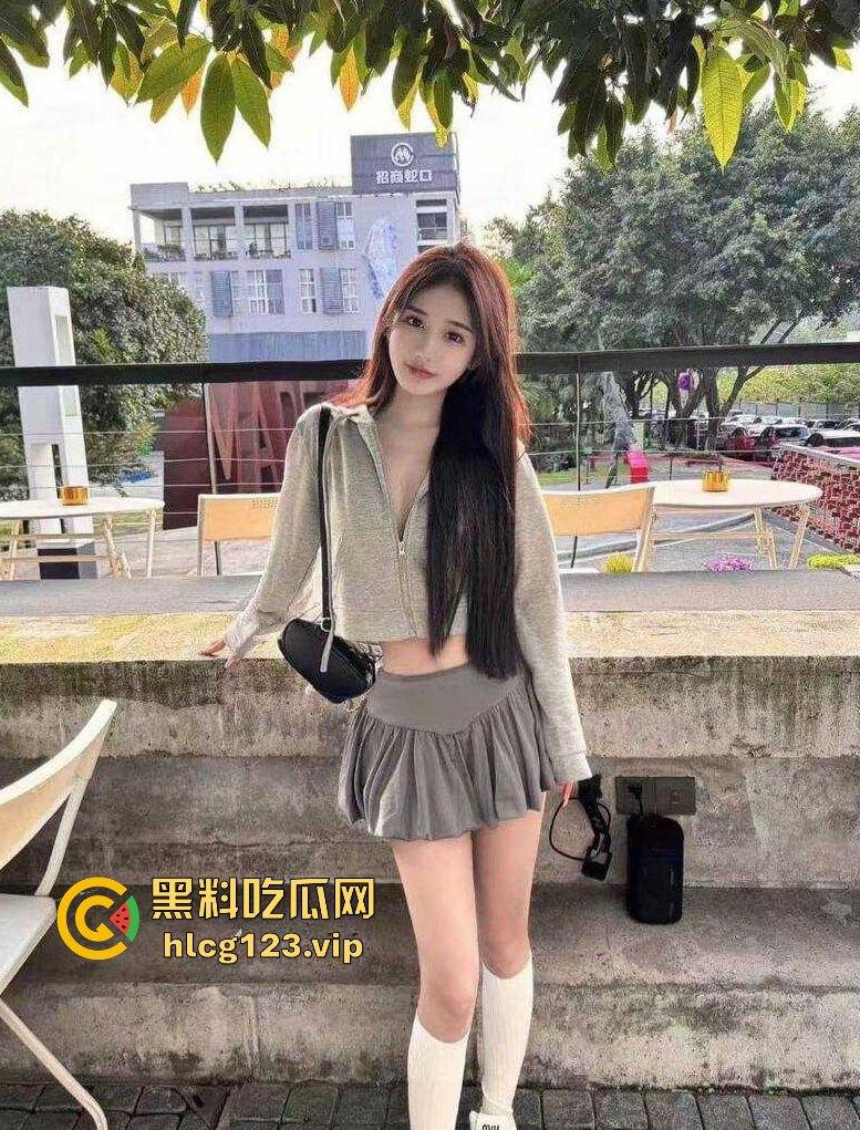 汕头大学黑丝高跟大一学妹被体育生学长狂蹬！男友心疼不敢操，她却被学长后入猛干！