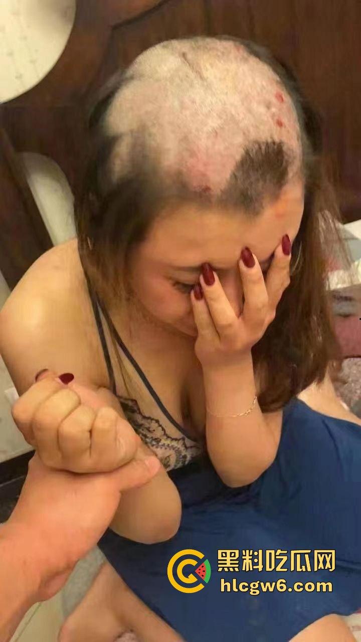 天津中检方源客户暧昧聊天内容被丈夫发现，丈夫当场暴打妻子，甚至剃光头逼其承认出轨发朋友圈道歉！
