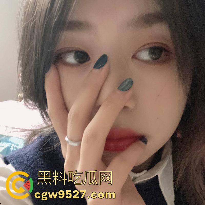 贵州最骚酒店前台【夏媛轩】,学生时期和继父通奸,还和男友兄弟一起3p,和领导同事1v7群p,太刺激了!