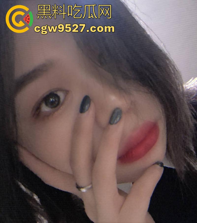 贵州最骚酒店前台【夏媛轩】,学生时期和继父通奸,还和男友兄弟一起3p,和领导同事1v7群p,太刺激了!