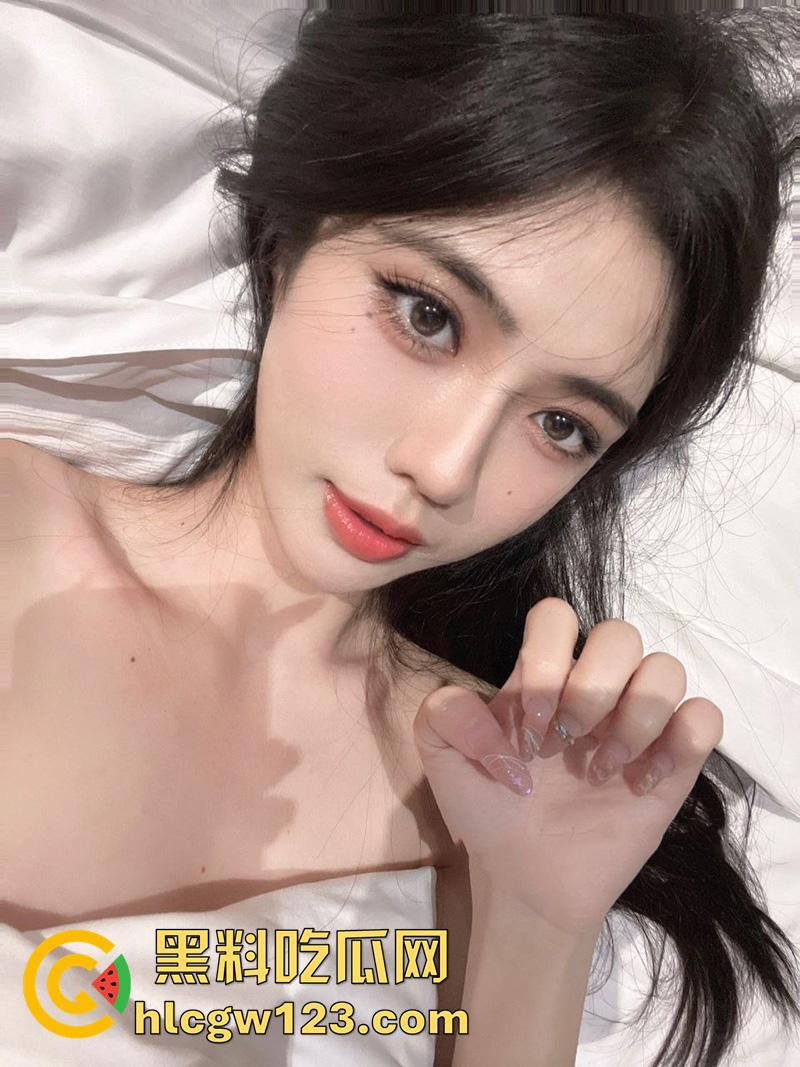 推特长腿御姐【粉了个味】,身材纤细腿长逆天,细腰蜜桃臀完美诱,腿控的兄弟们福利来了!