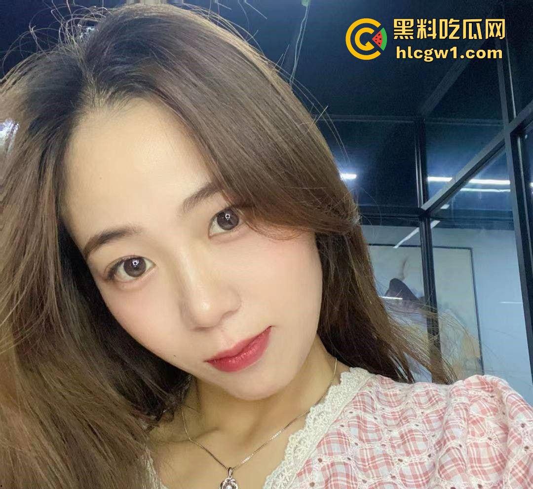 风骚少妇『孙颖怡』被爆浪逼舔蛋贼销魂！老公常年出差，她寂寞得被瓜友拿下，舔鸡老狗卖力被操到天亮！