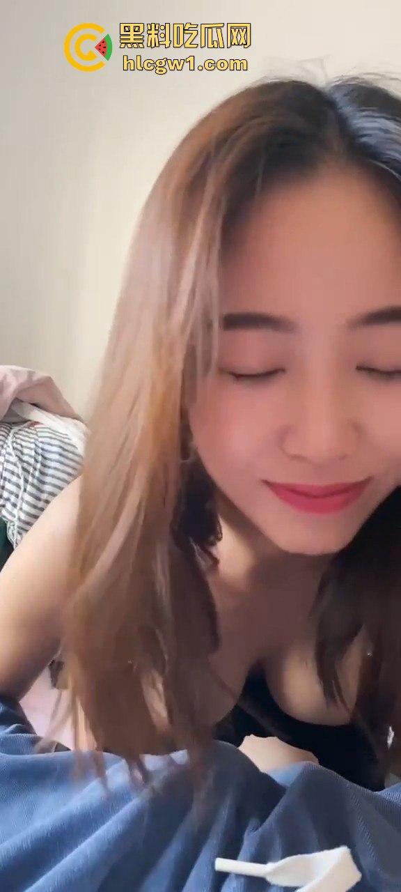 风骚少妇『孙颖怡』被爆浪逼舔蛋贼销魂!老公常年出差,她寂寞得被瓜友拿下,舔鸡老狗卖力被操到天亮!