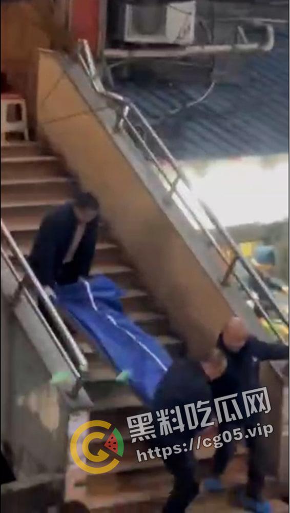 重庆天长地久舞厅 老头怒杀舞女 当场死亡 据传骗了老头十三万 最新现场画面曝光