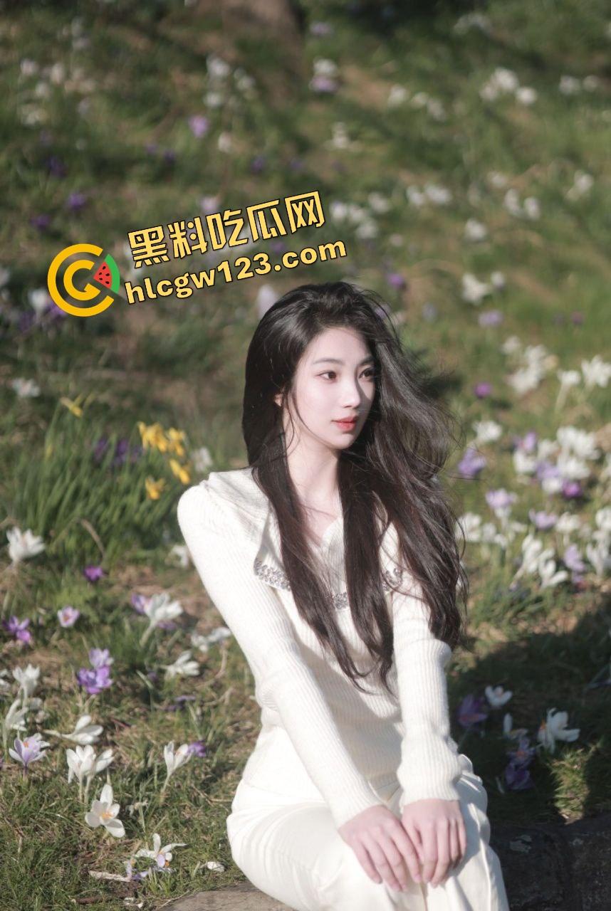 海角乱伦大神狂操干妈,口爆樱桃小嘴灌满浓精吞下,甜品蛋糕引诱后嫩逼猛抽,母子情深爽得狠!