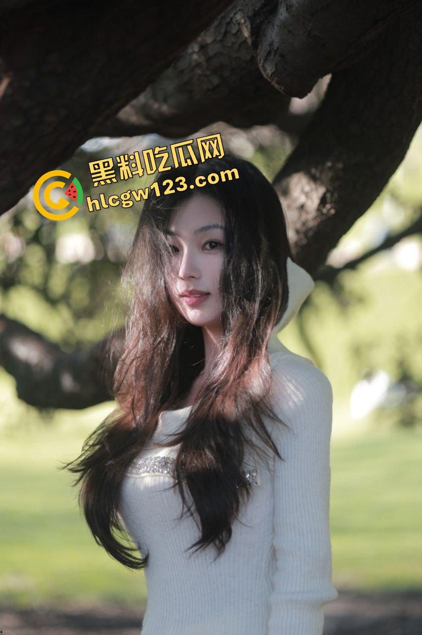 海角乱伦大神狂操干妈,口爆樱桃小嘴灌满浓精吞下,甜品蛋糕引诱后嫩逼猛抽,母子情深爽得狠!