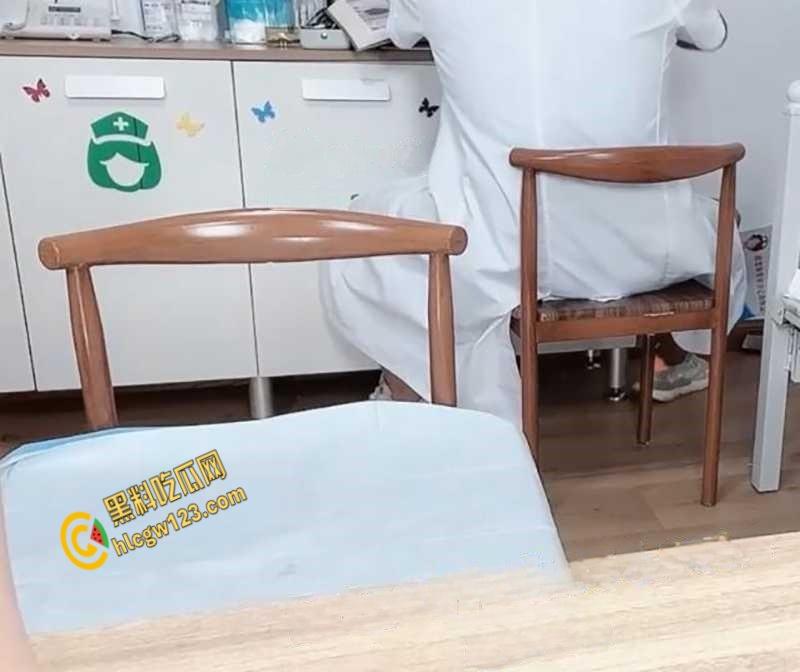 内卷之王御姐护士直播搭建医院场景,当着医生背后自慰,淫水直流的样子真是骚透了!