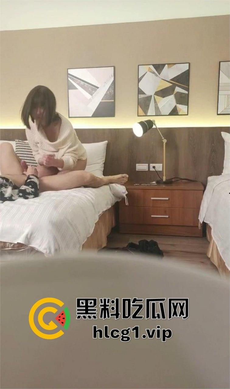 台湾AV拍摄现场被偷拍泄密,真实拍片幕后大揭秘,男女主角当众啪啪竟如此艰辛!