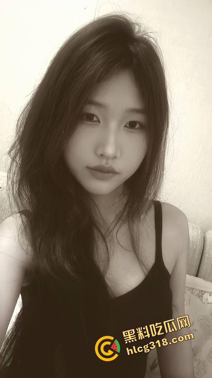 女友被操完回来复盘细节,当着闺蜜面喊爽,回来还细细讲给男友听,绿帽男听完差点哭着射了